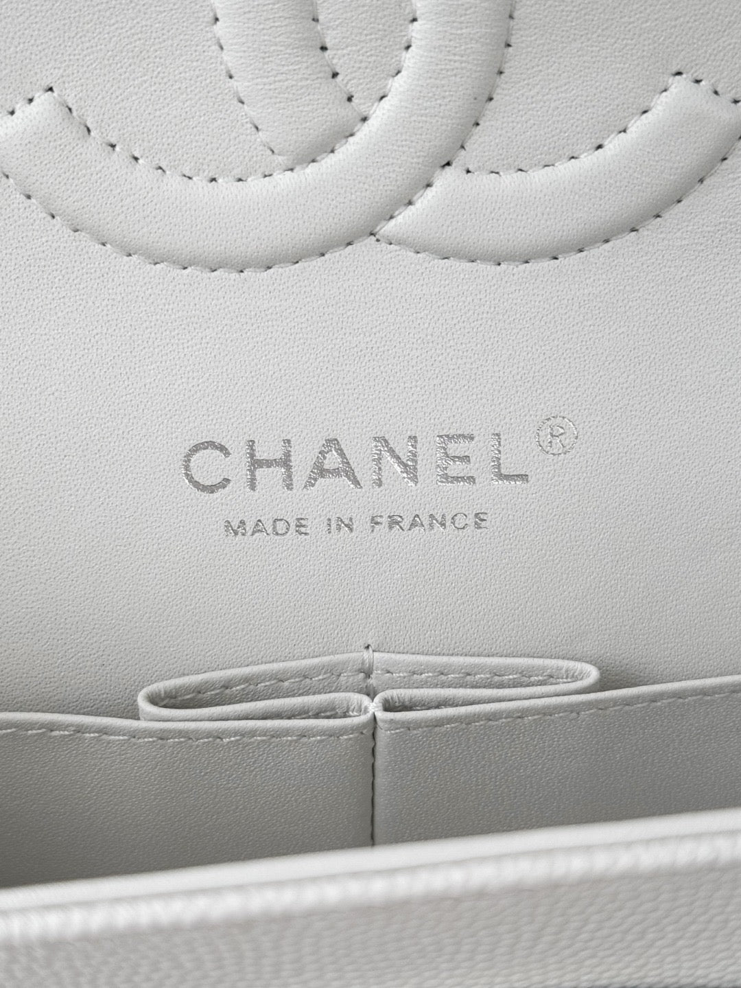 CLASSIC 25 CAVIAR SILVER HARDWARE