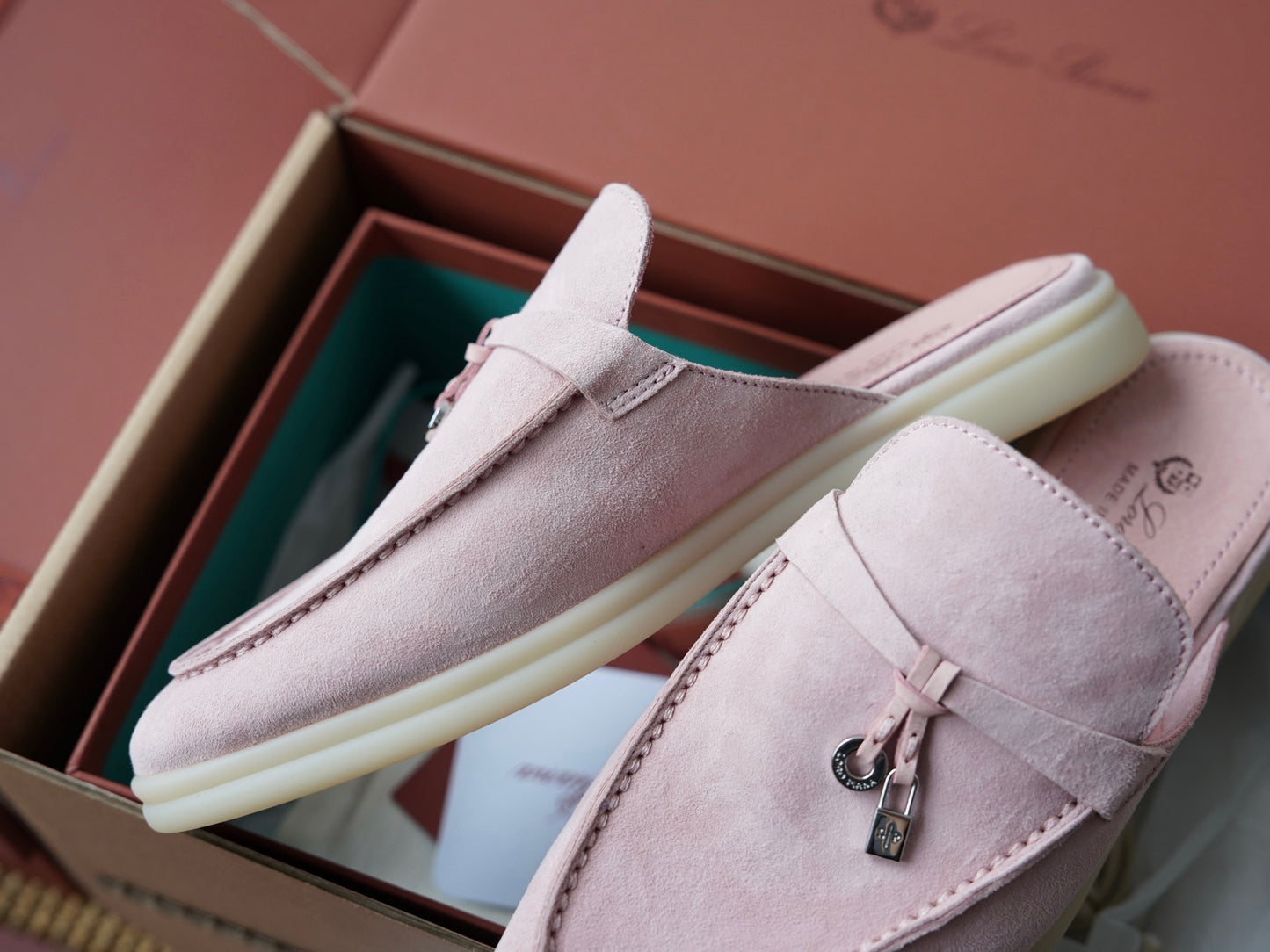 LORO SUMMER CHARM