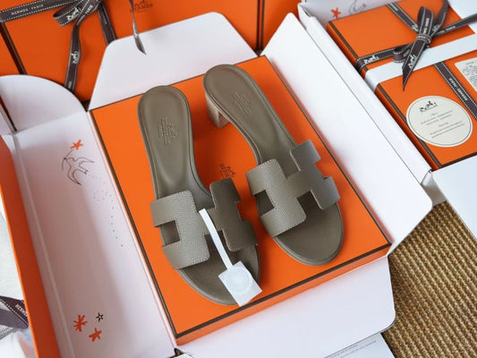 OASIS SANDAL