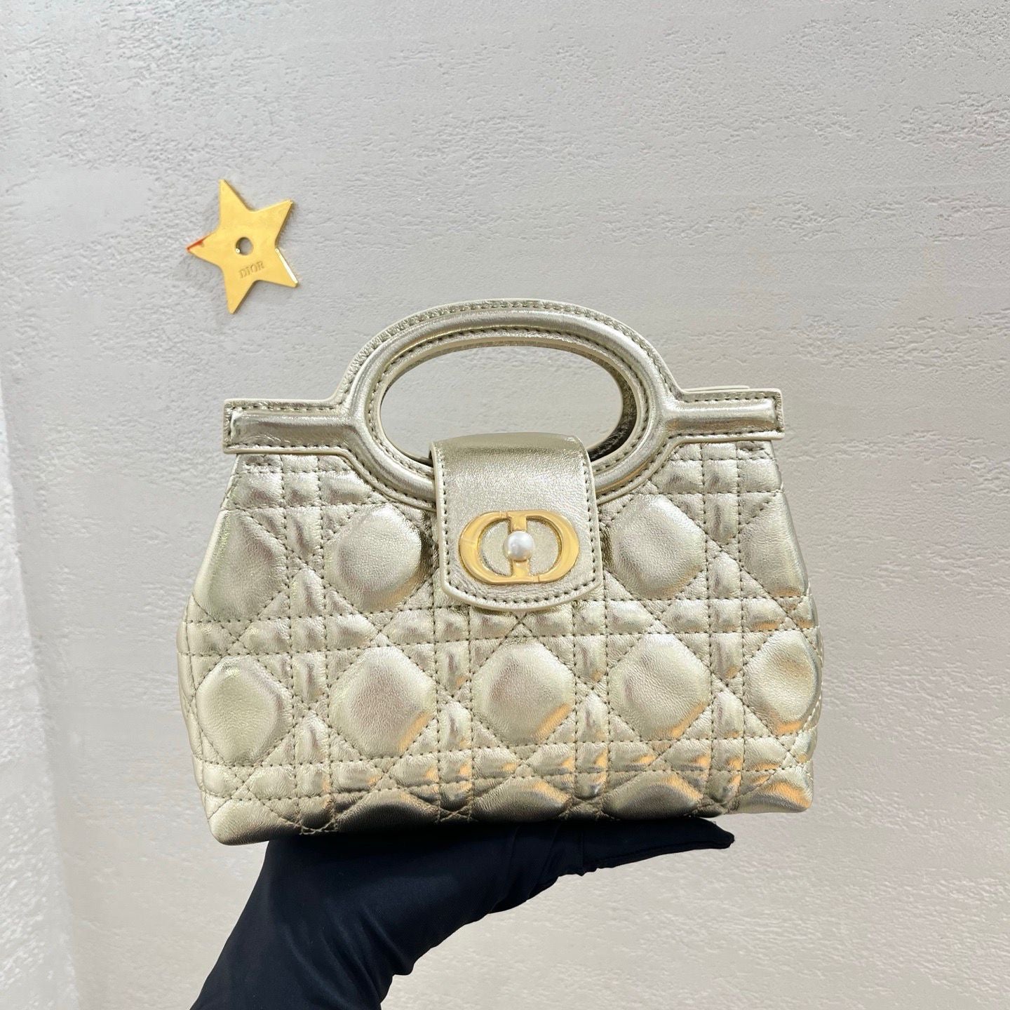 Jolie top handle