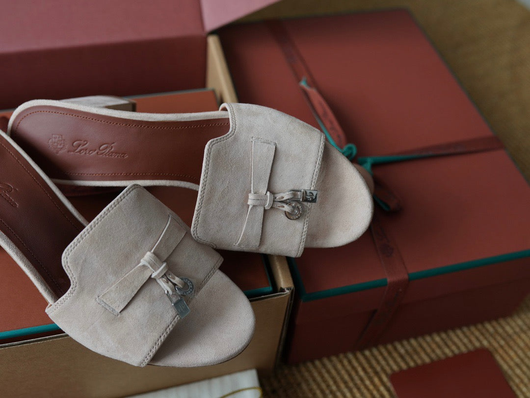 LORO SUMMER CHARMS SANDAL HEELED