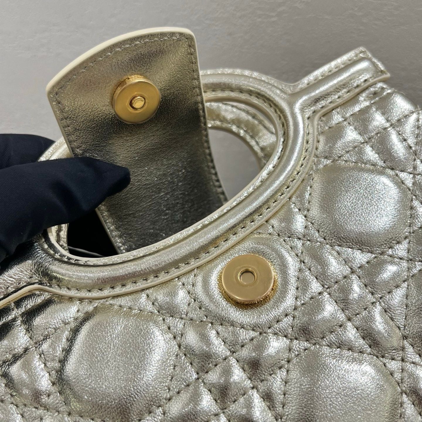 Jolie top handle