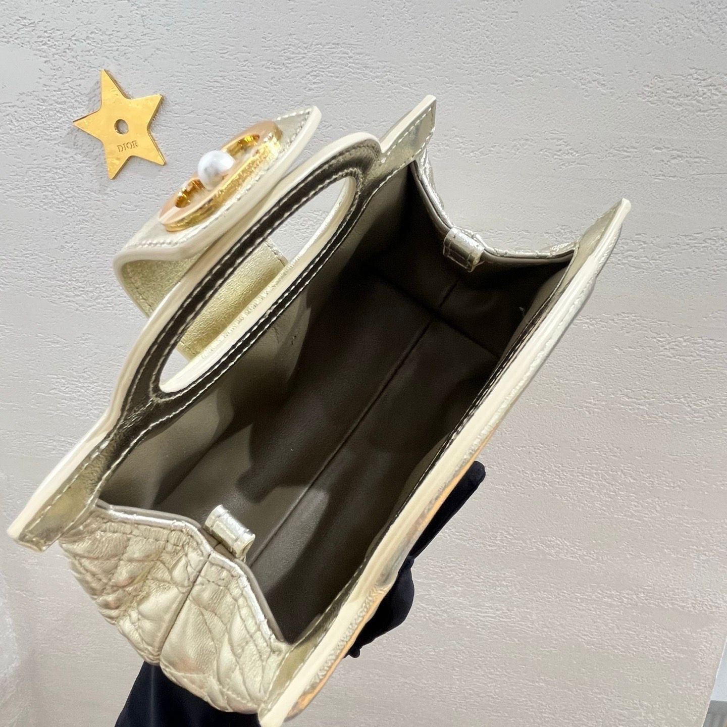 Jolie top handle