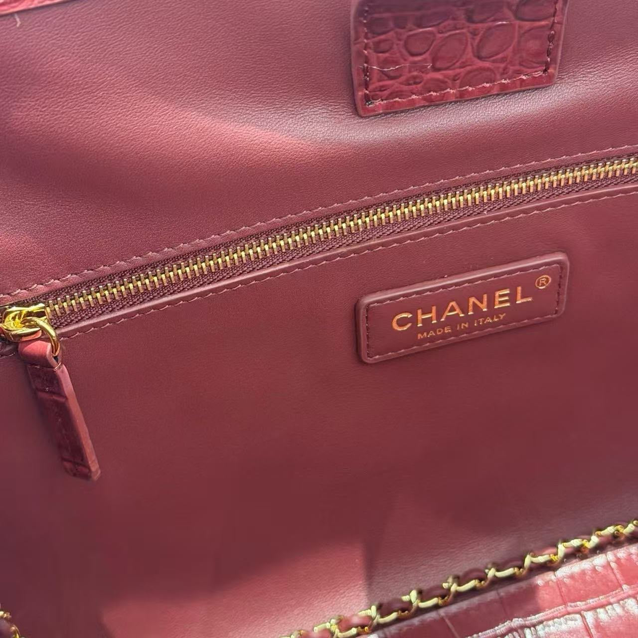 Crocodile-Embossed Calfskin Tote Bag 2026