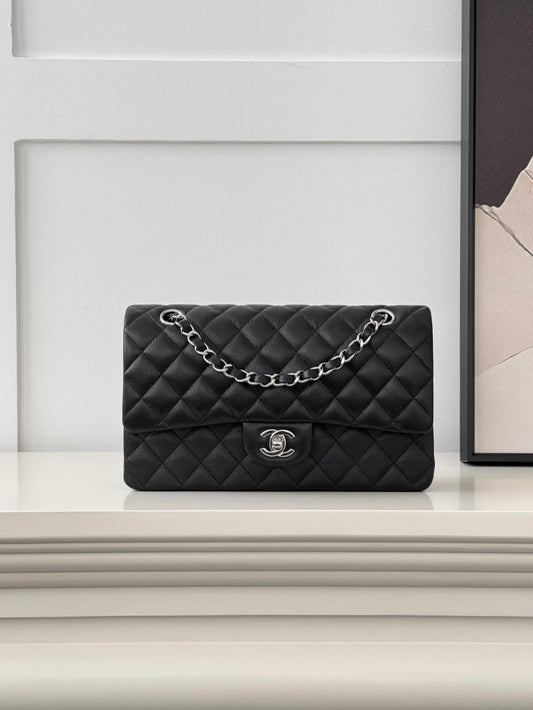 CLASSIC 25 CAVIAR SILVER HARDWARE