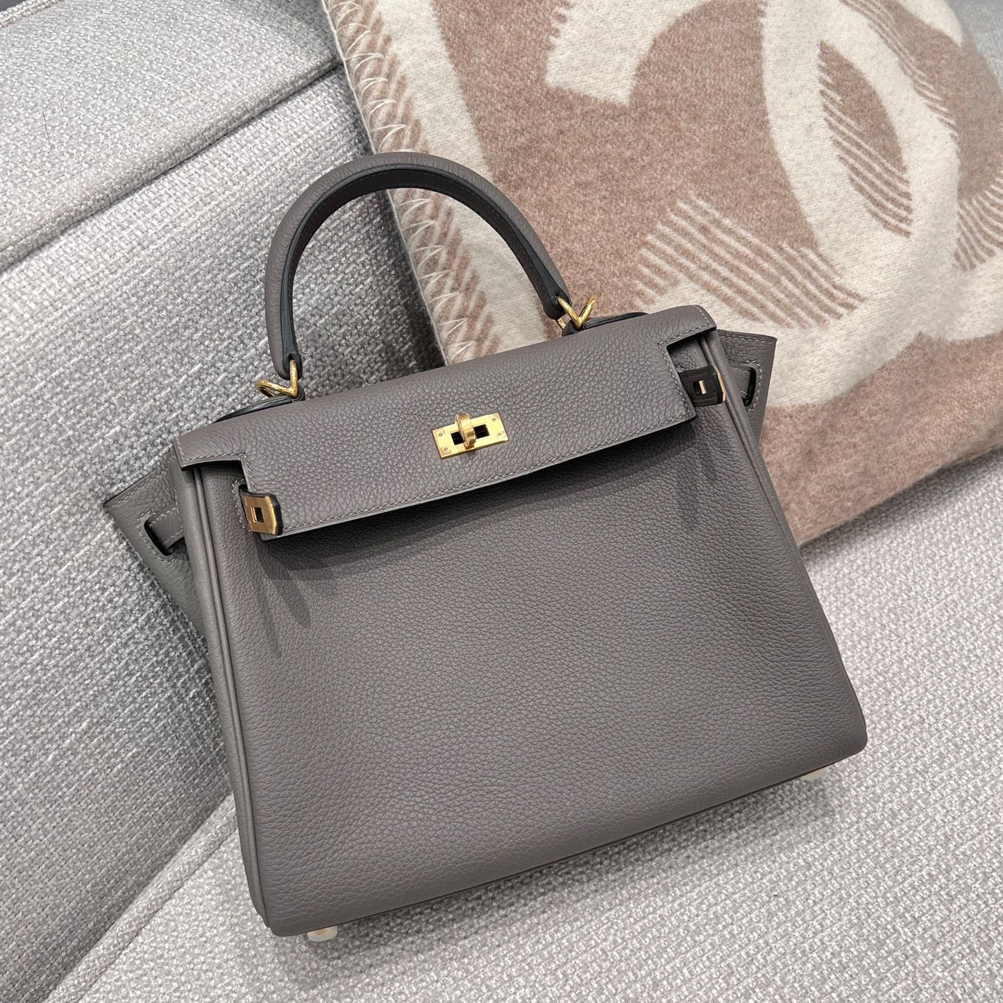 Kelly 25 Gris Meyer Color