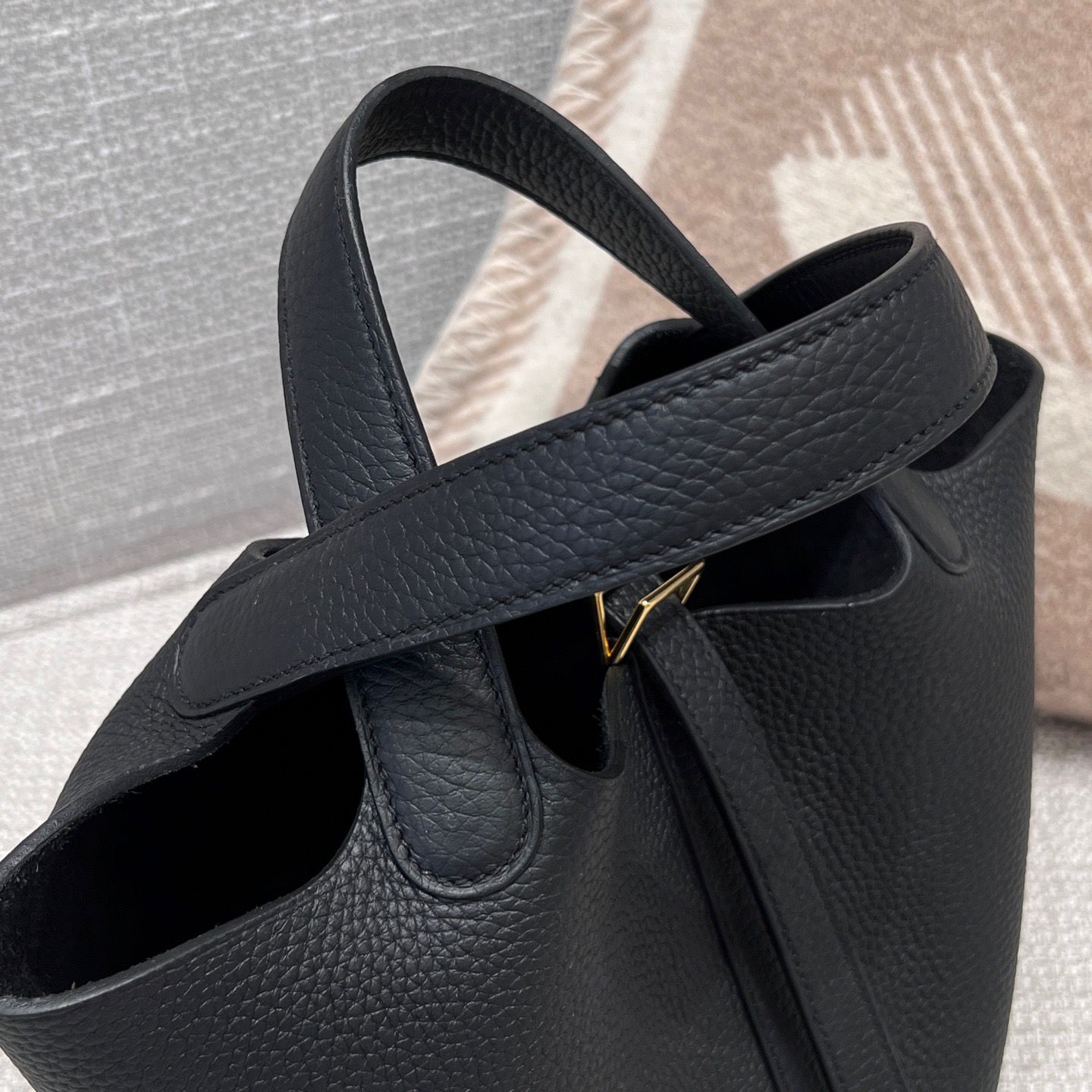Picotin 18 Noir Black Gold Hardware
