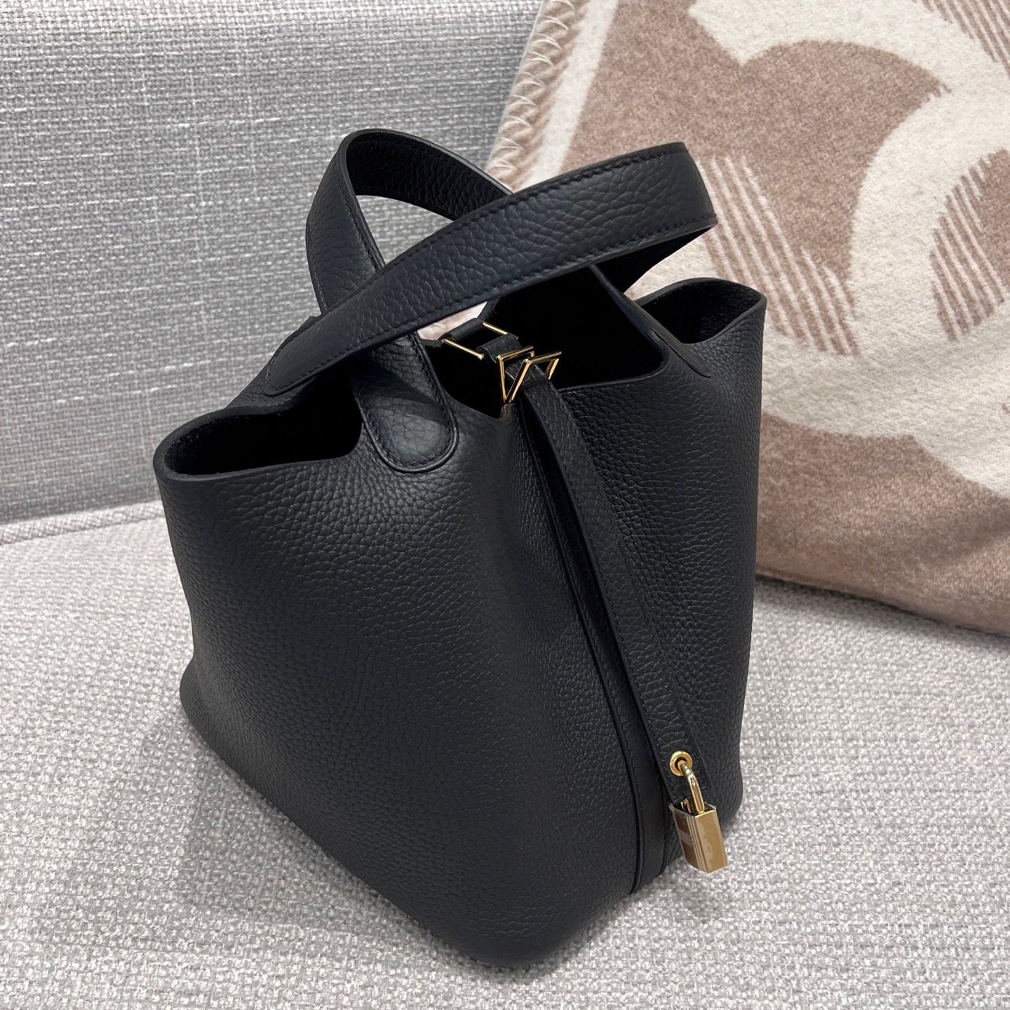 Picotin 18 Noir Black Gold Hardware