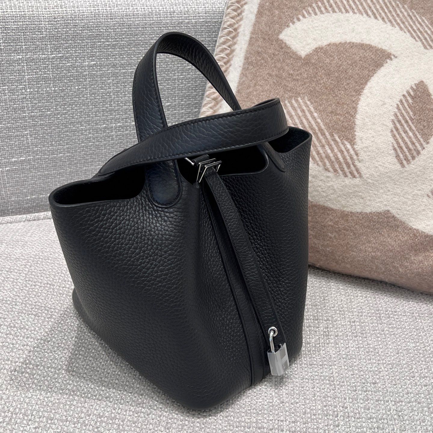 Picotin 18 Noir Black Silver Hardware