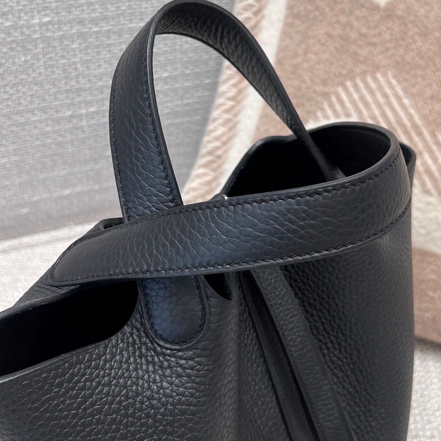 Picotin 18 Noir Black Silver Hardware