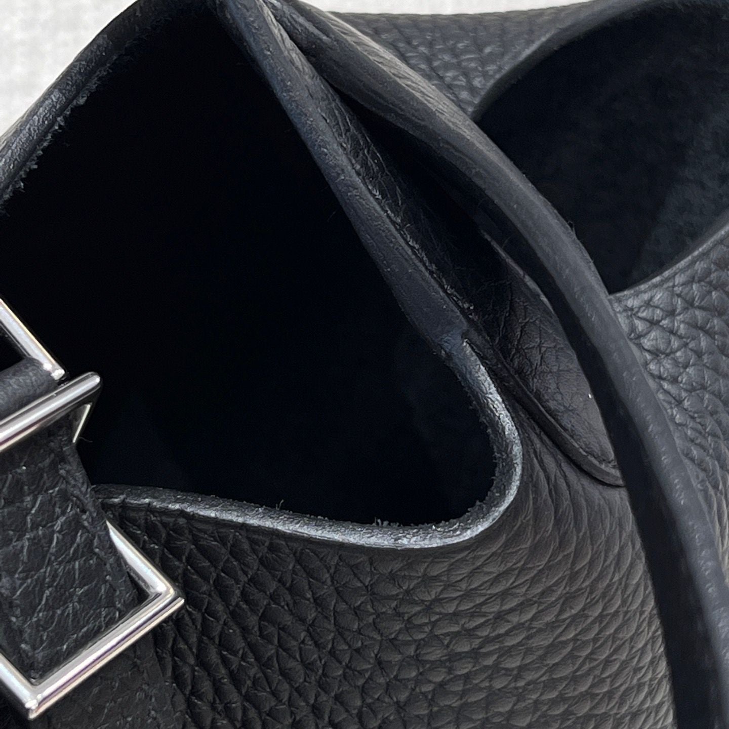Picotin 18 Noir Black Silver Hardware