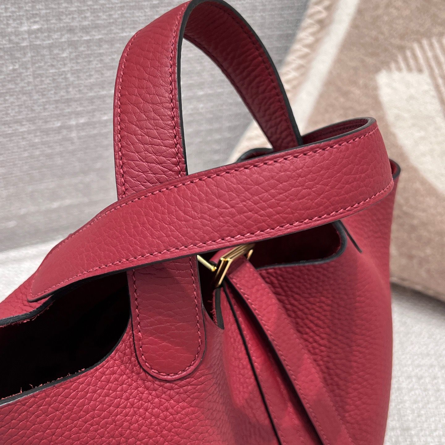 Picotin 18 Rouge Grenat Gold Hardware