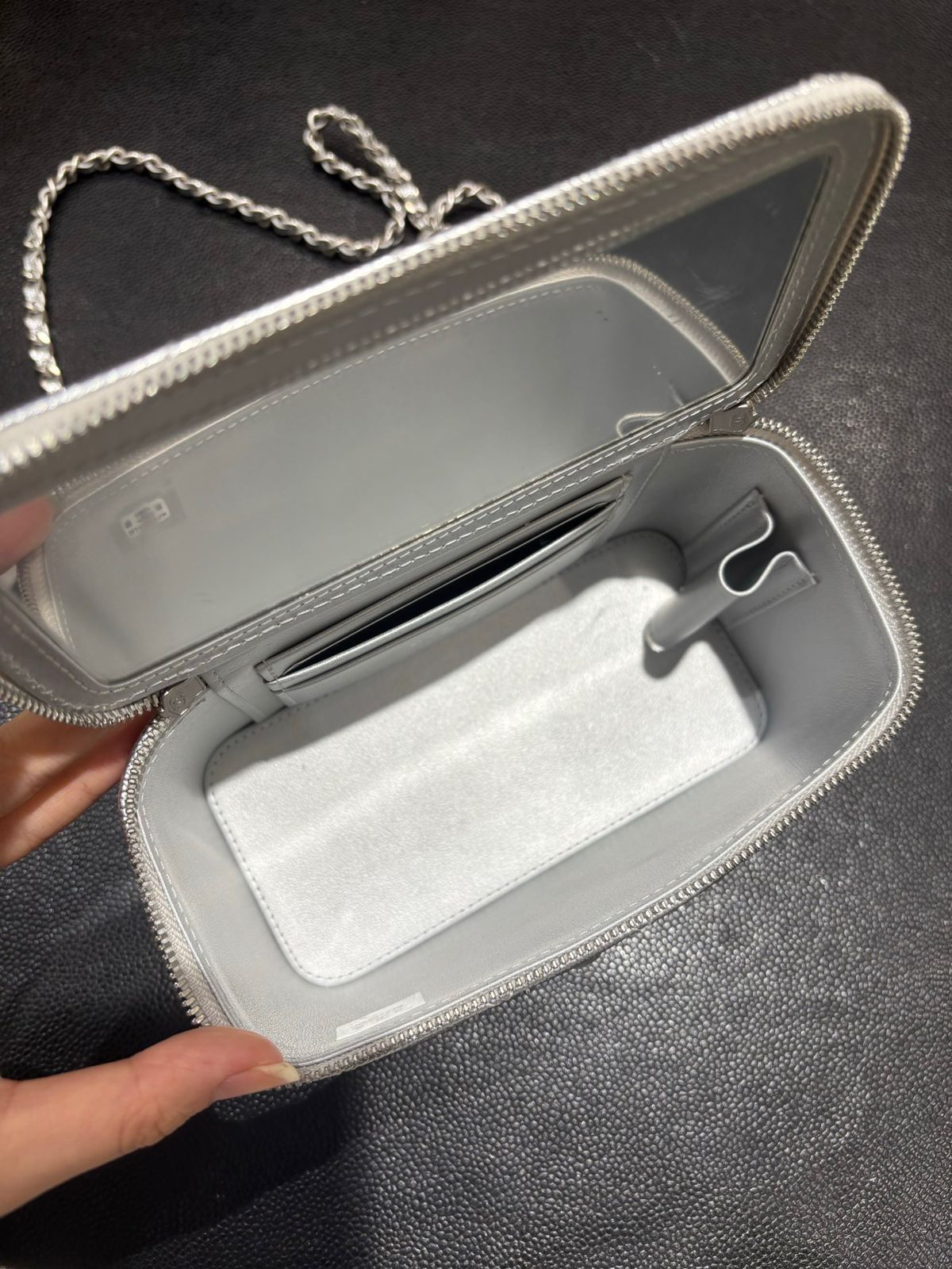 VANTIY CASE SILVER