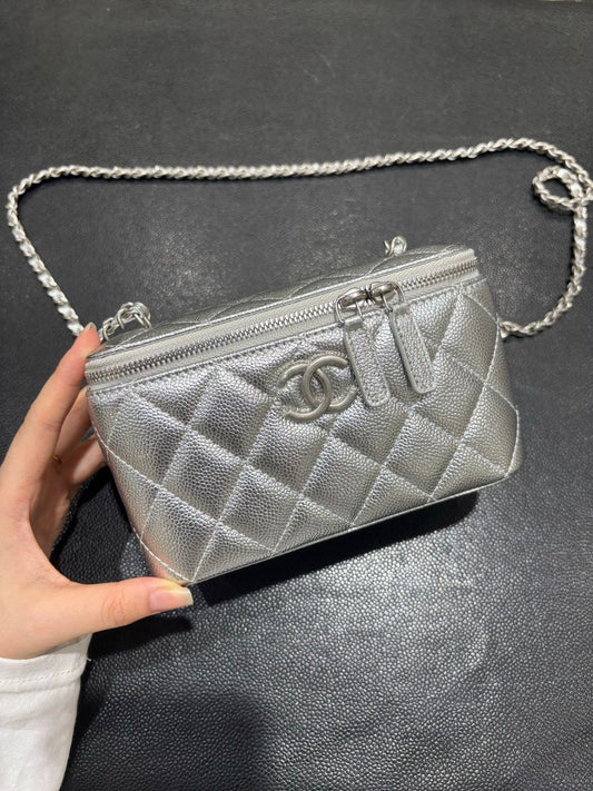 VANTIY CASE SILVER