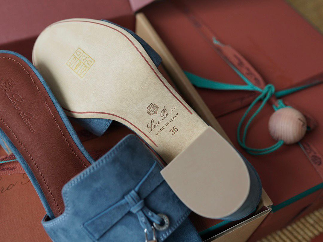 LORO SUMMER CHARMS SANDAL HEELED
