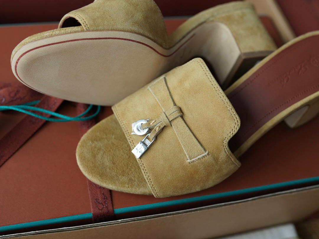 LORO SUMMER CHARMS SANDAL HEELED