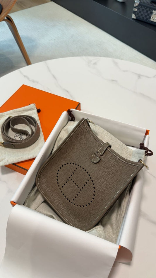 Evelyne 16 gold hardware