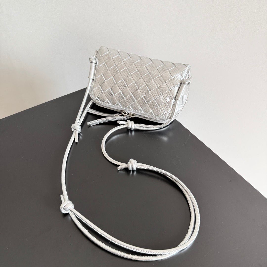 Concert Pouch Intrecciato Leather
