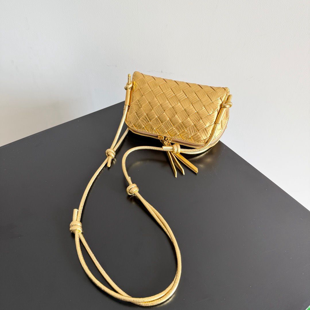 Concert Pouch Intrecciato Leather