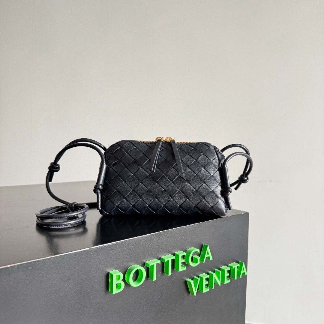 Concert Pouch Intrecciato Leather