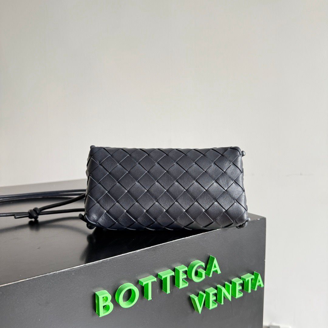 Concert Pouch Intrecciato Leather