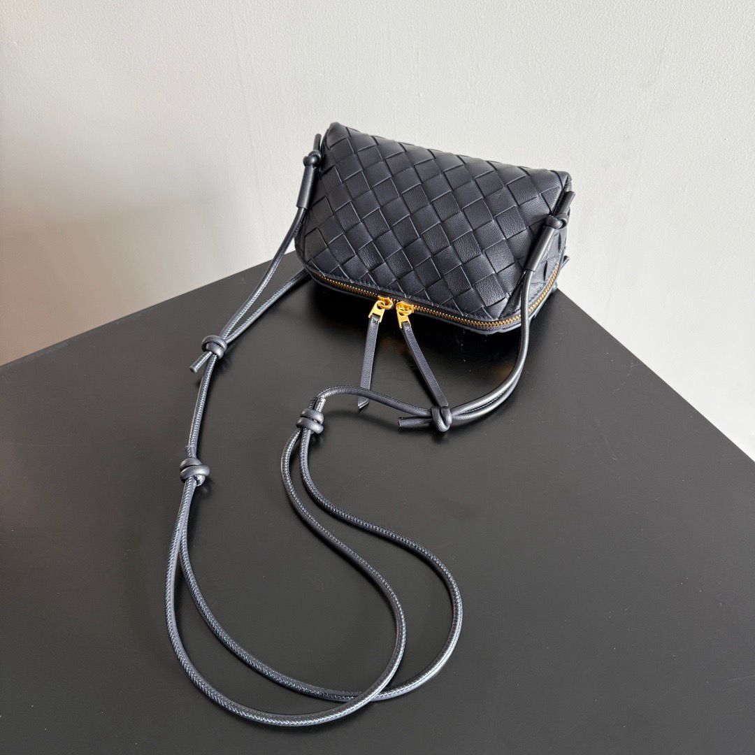 Concert Pouch Intrecciato Leather