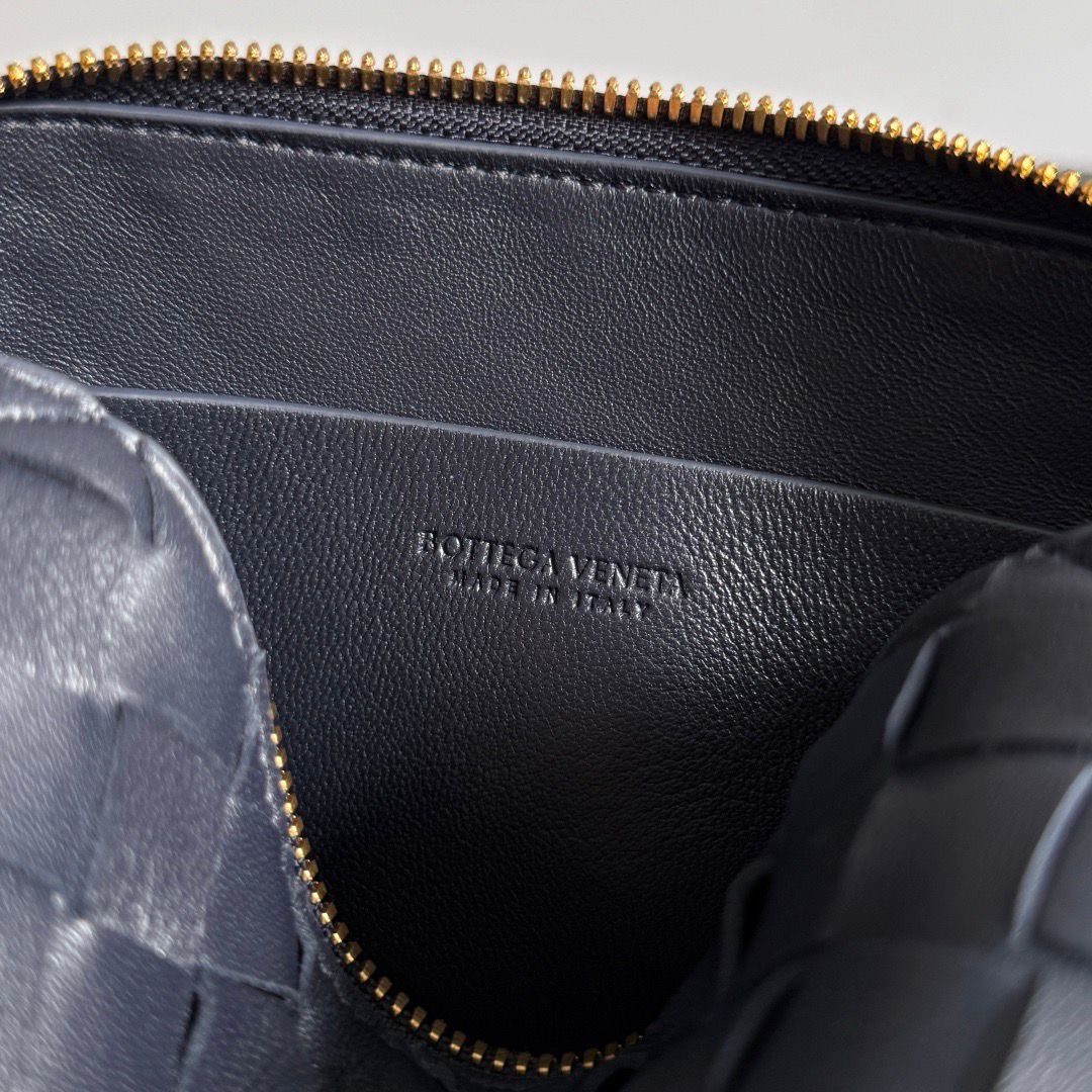 Concert Pouch Intrecciato Leather