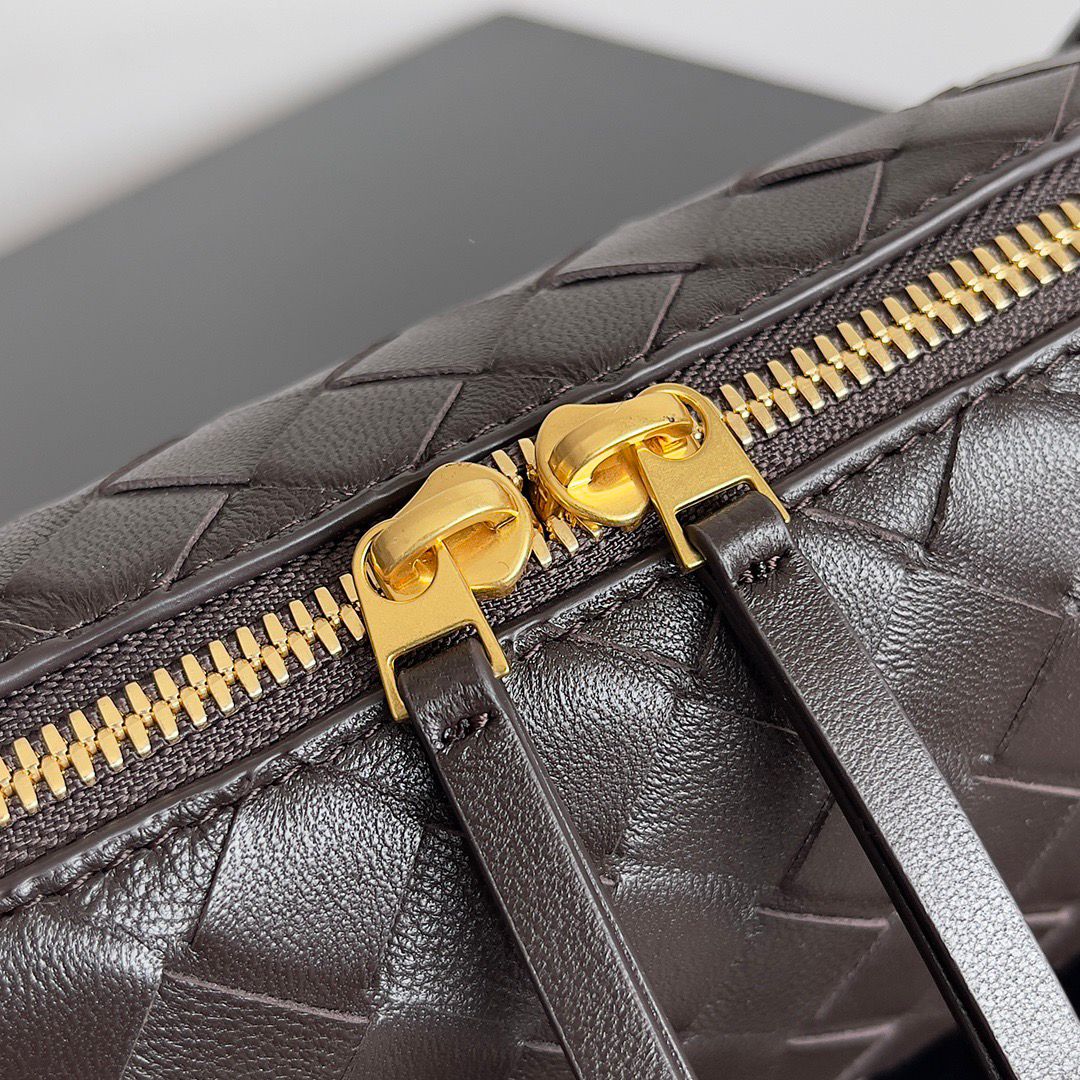 Concert Pouch Intrecciato Leather