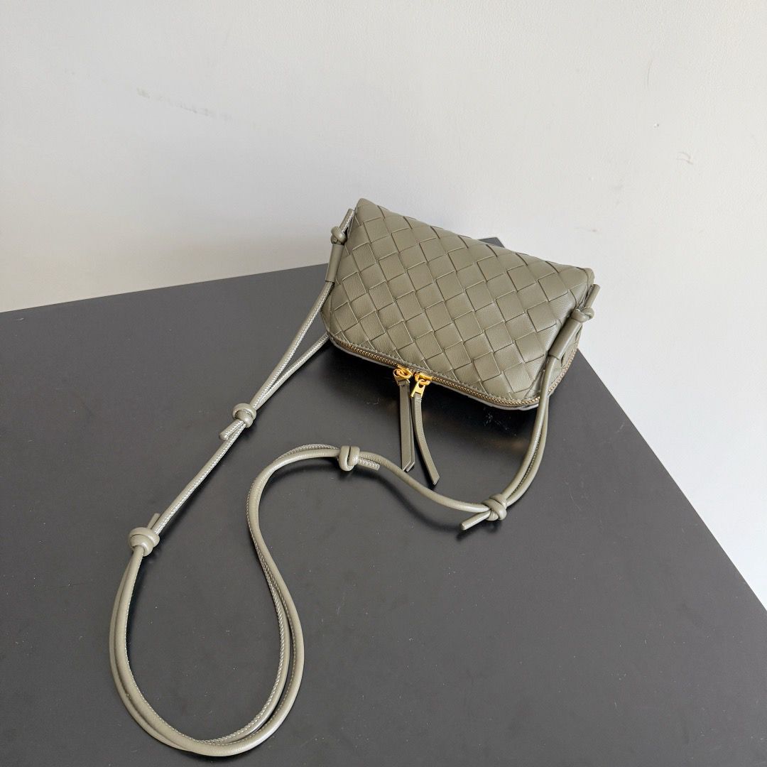 Concert Pouch Intrecciato Leather