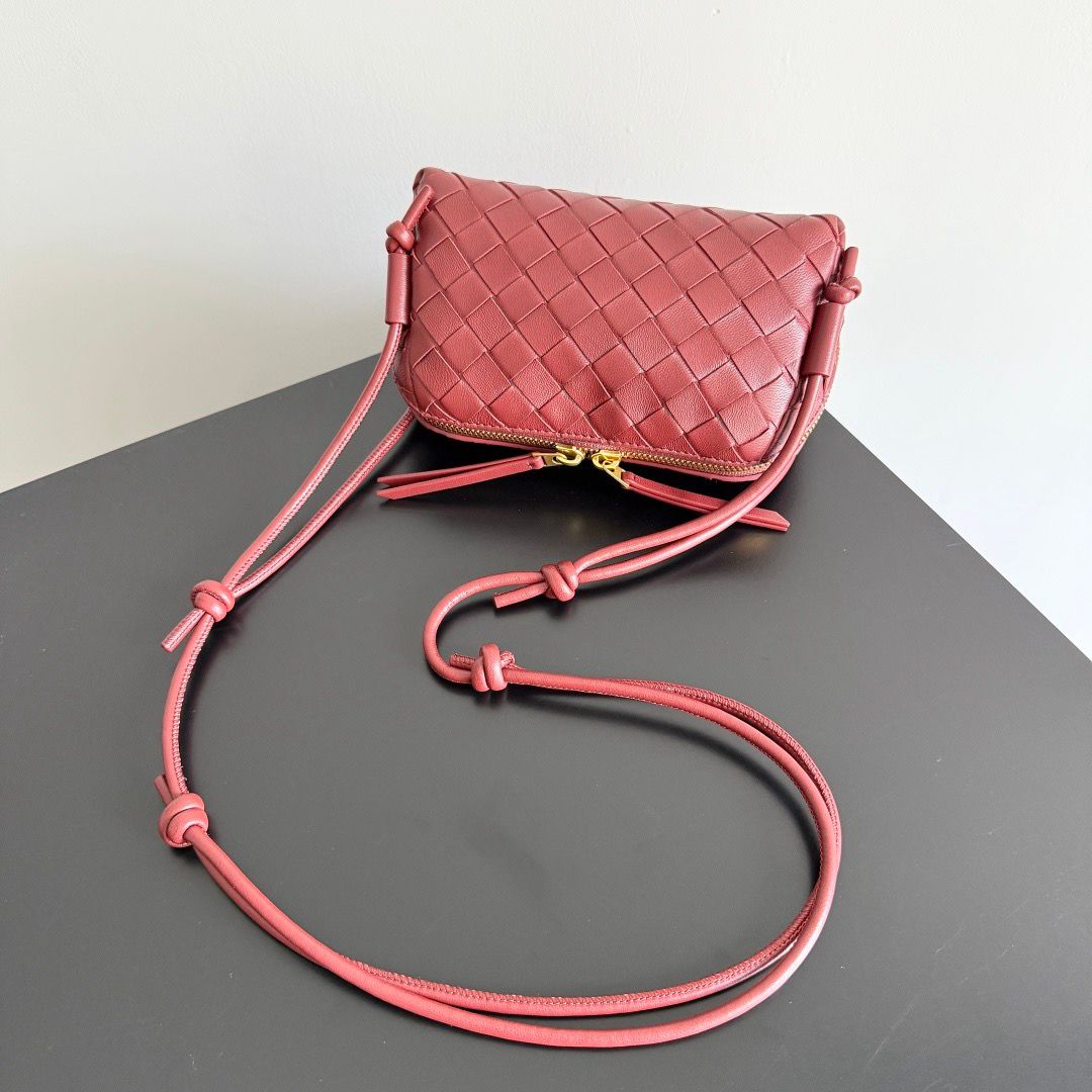Concert Pouch Intrecciato Leather