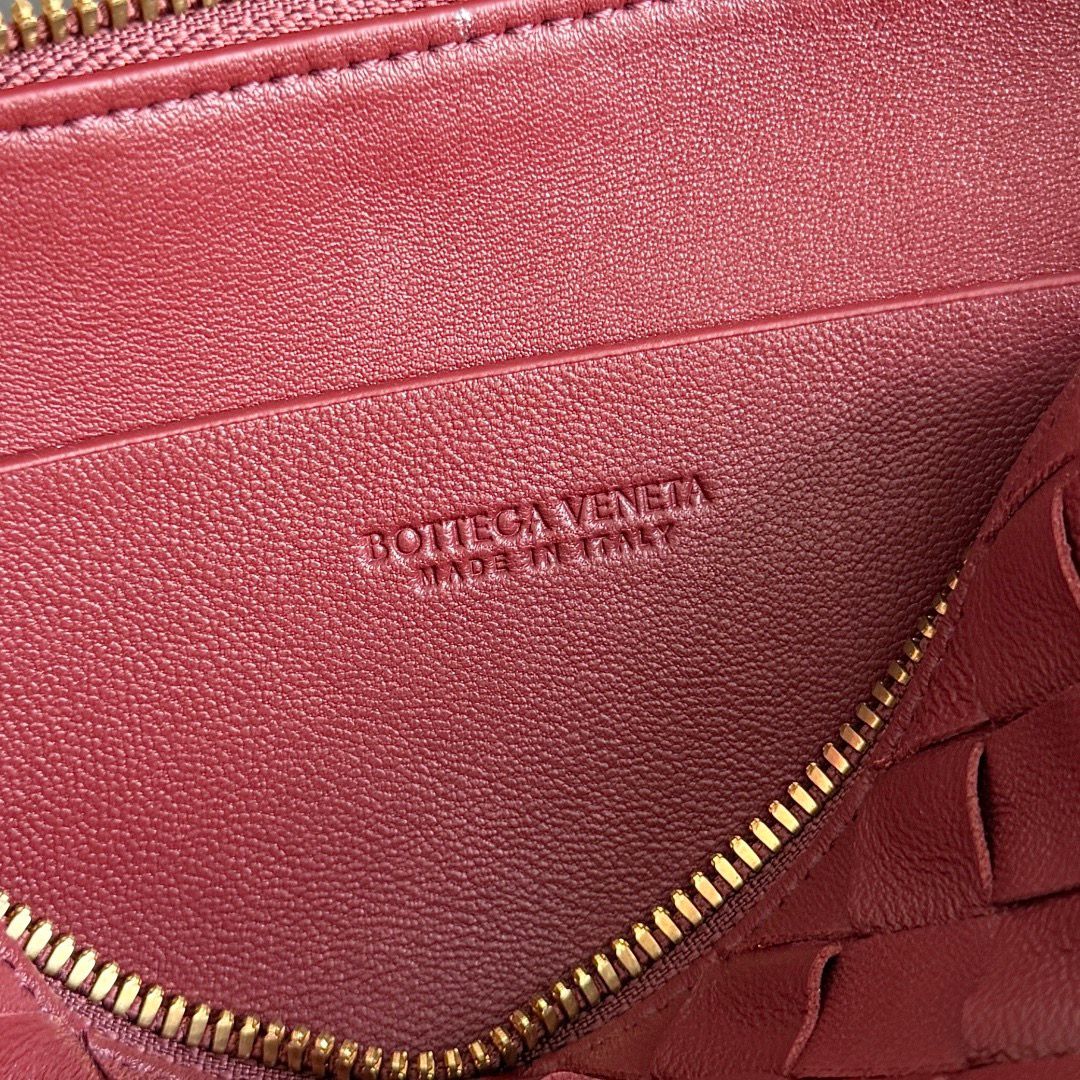 Concert Pouch Intrecciato Leather