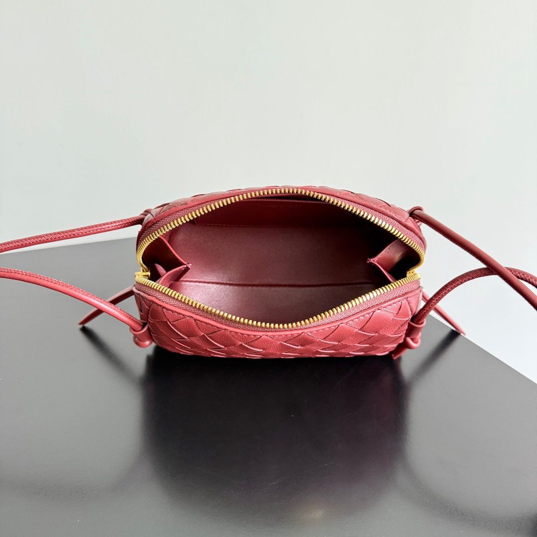 Concert Pouch Intrecciato Leather