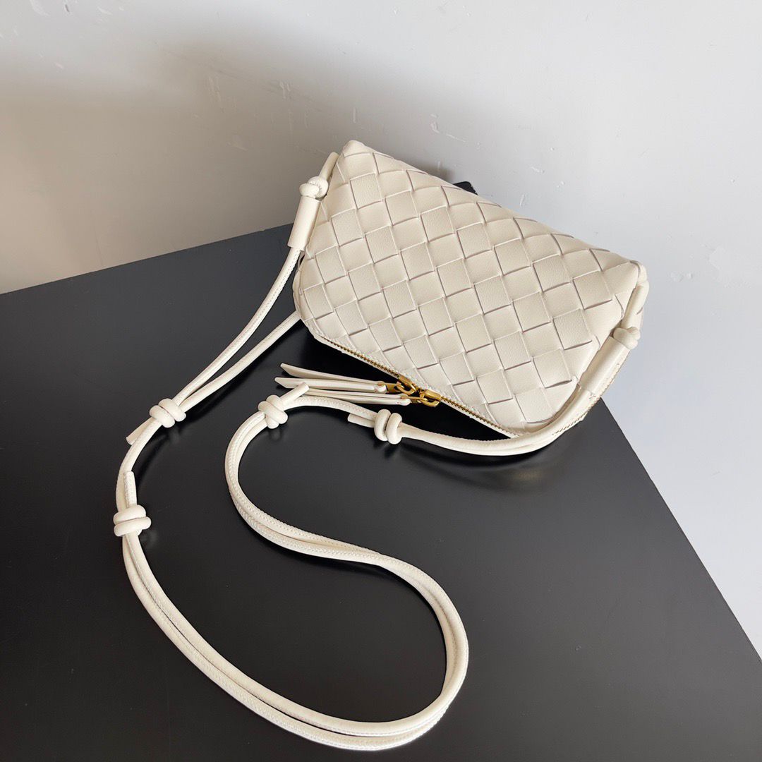 Concert Pouch Intrecciato Leather
