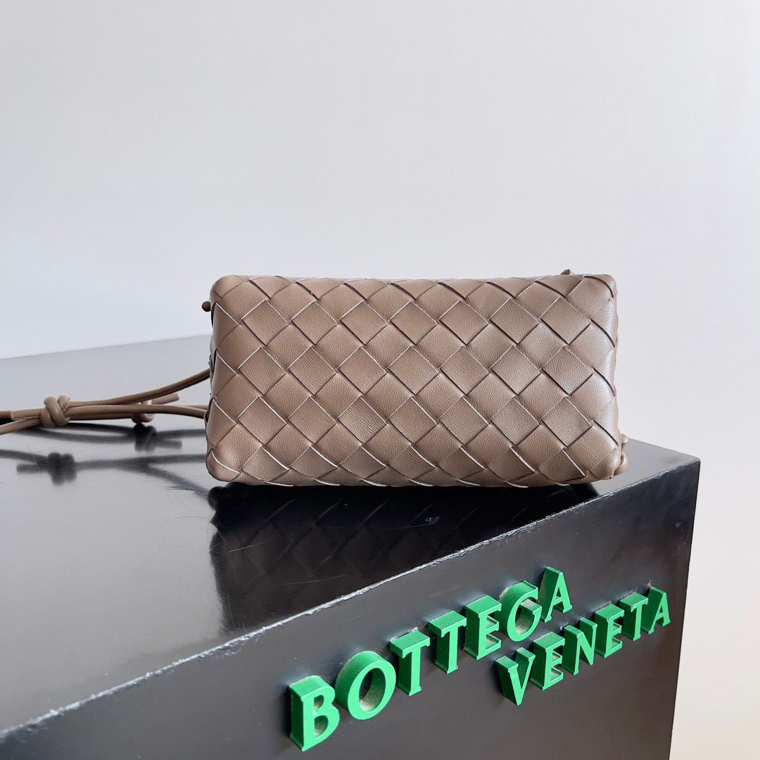 Concert Pouch Intrecciato Leather