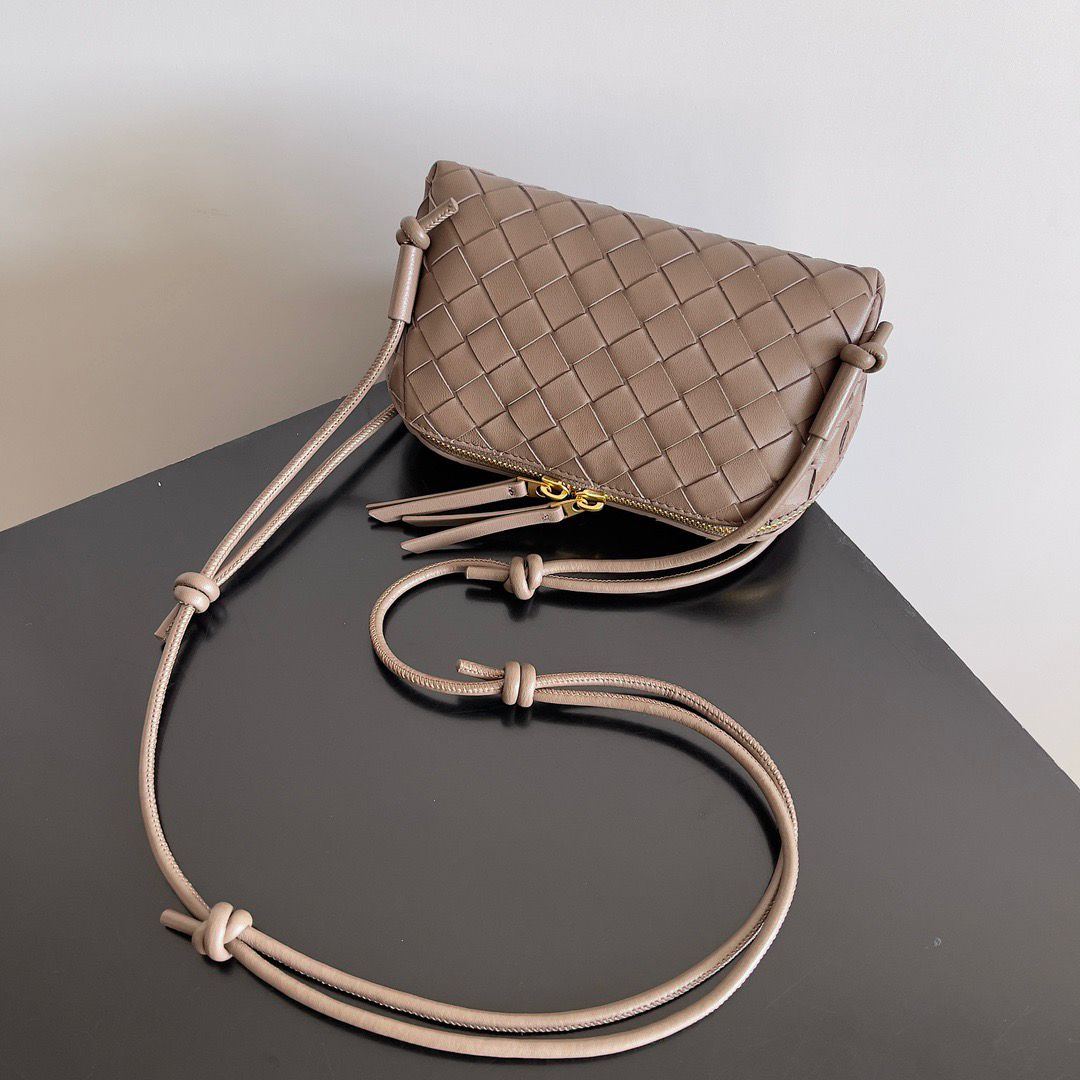 Concert Pouch Intrecciato Leather
