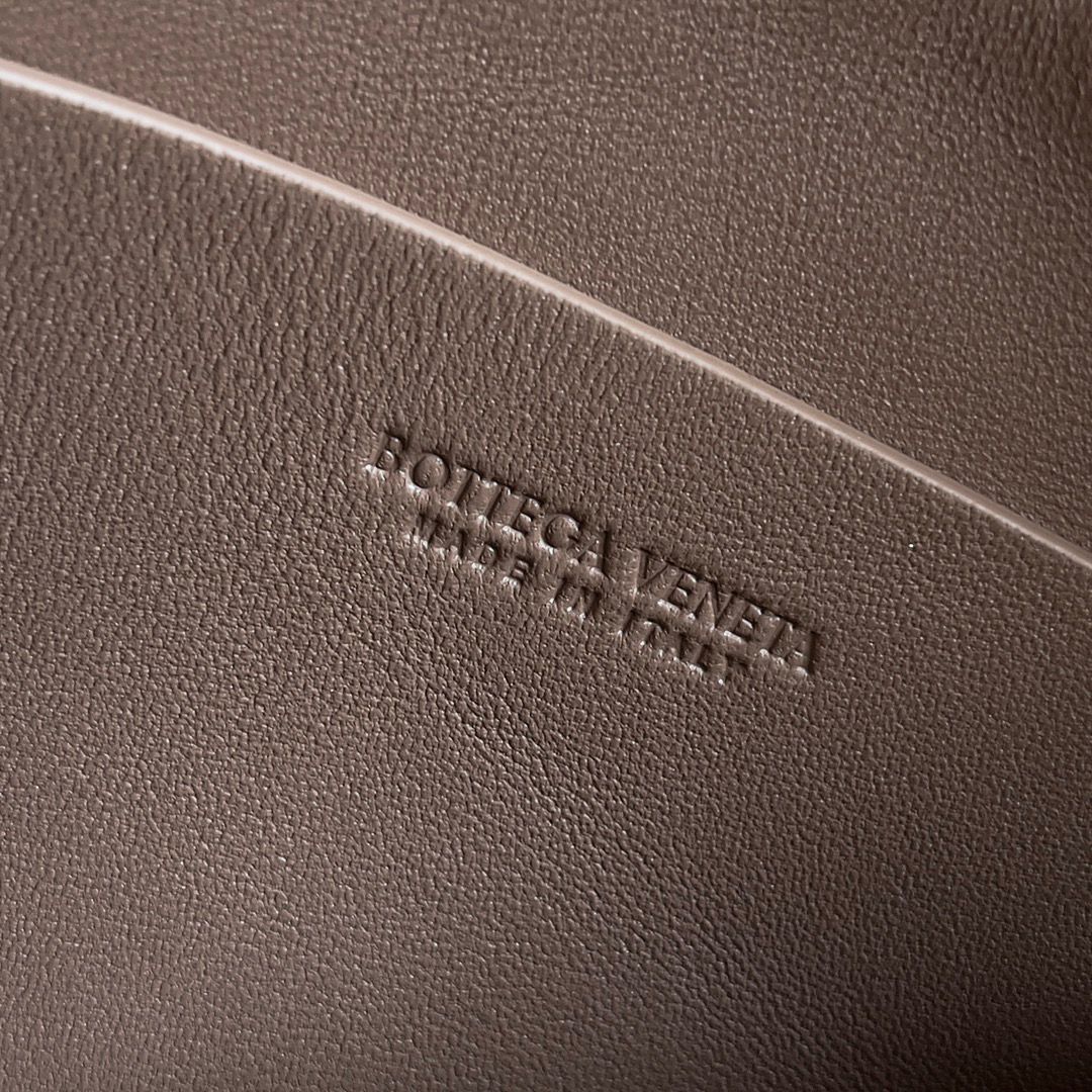 Concert Pouch Intrecciato Leather