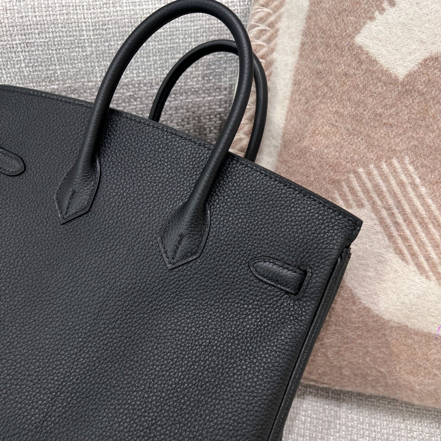 BK 25 Noir Color Gold Hardware