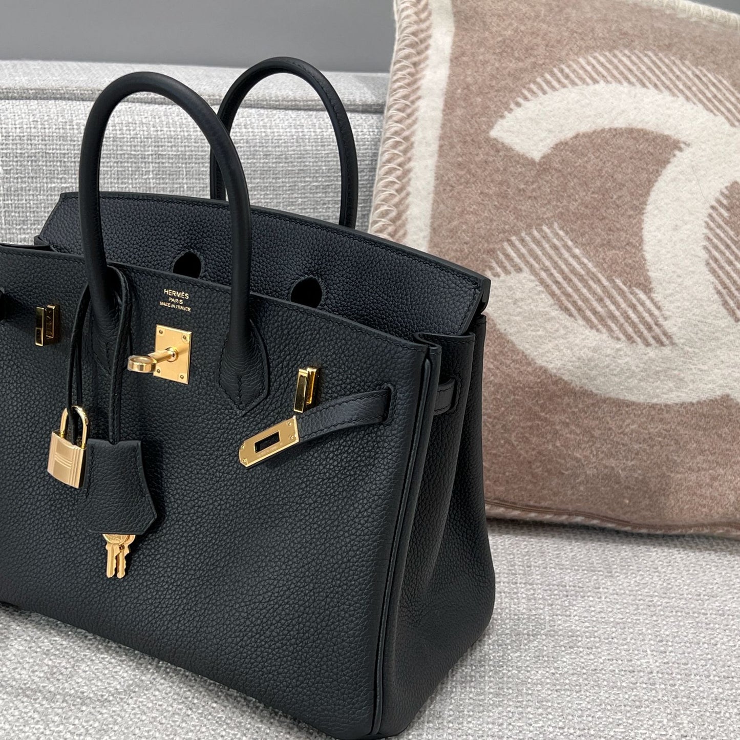 BK 25 Noir Color Gold Hardware