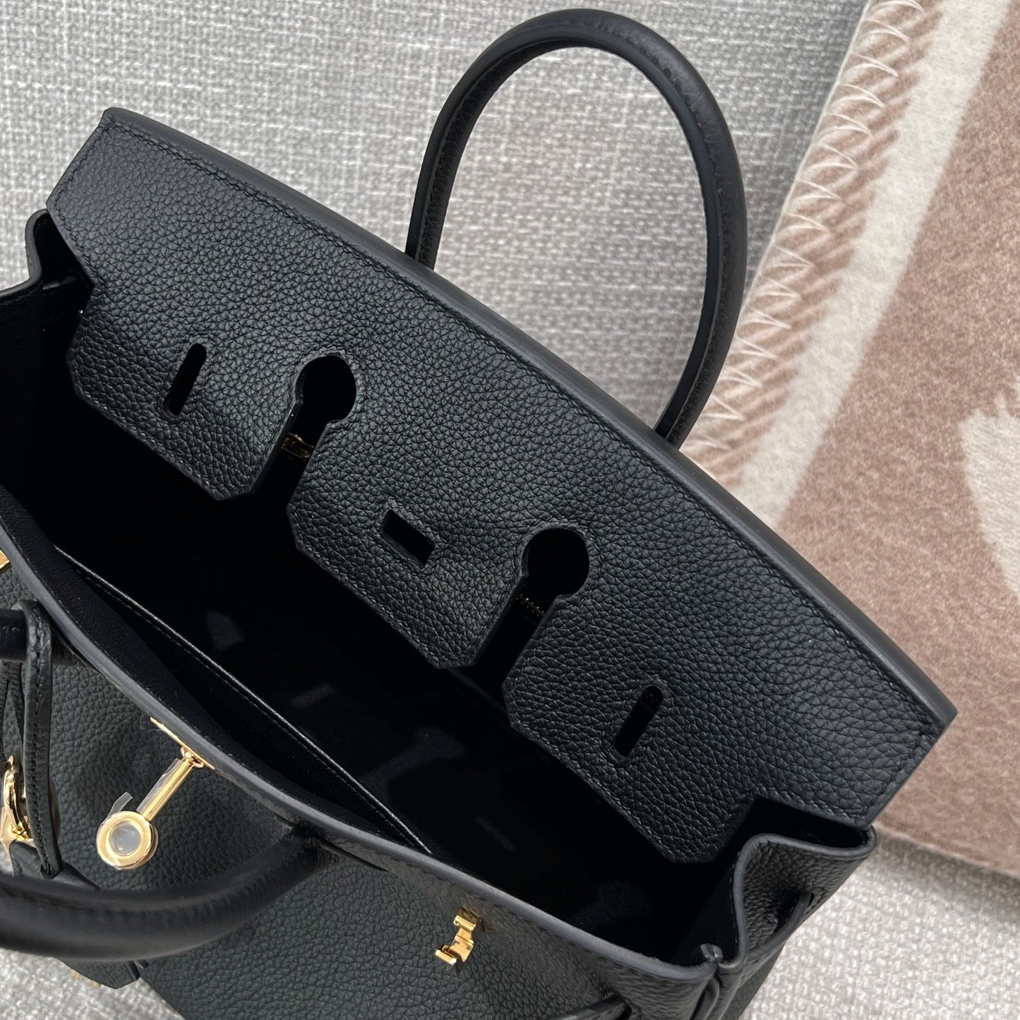 BK 25 Noir Color Gold Hardware
