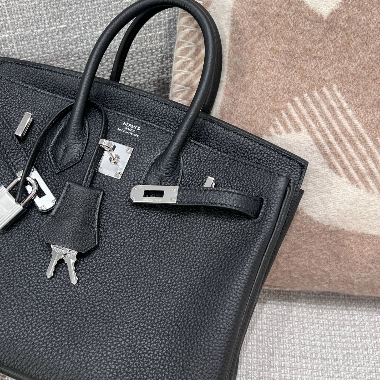 BK 25 Noir Color Silver Hardware