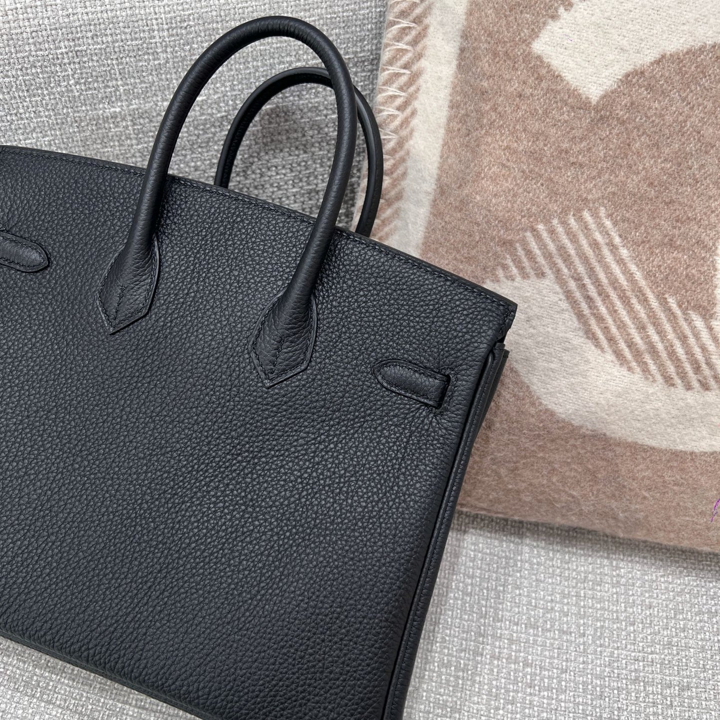 BK 25 Noir Color Silver Hardware