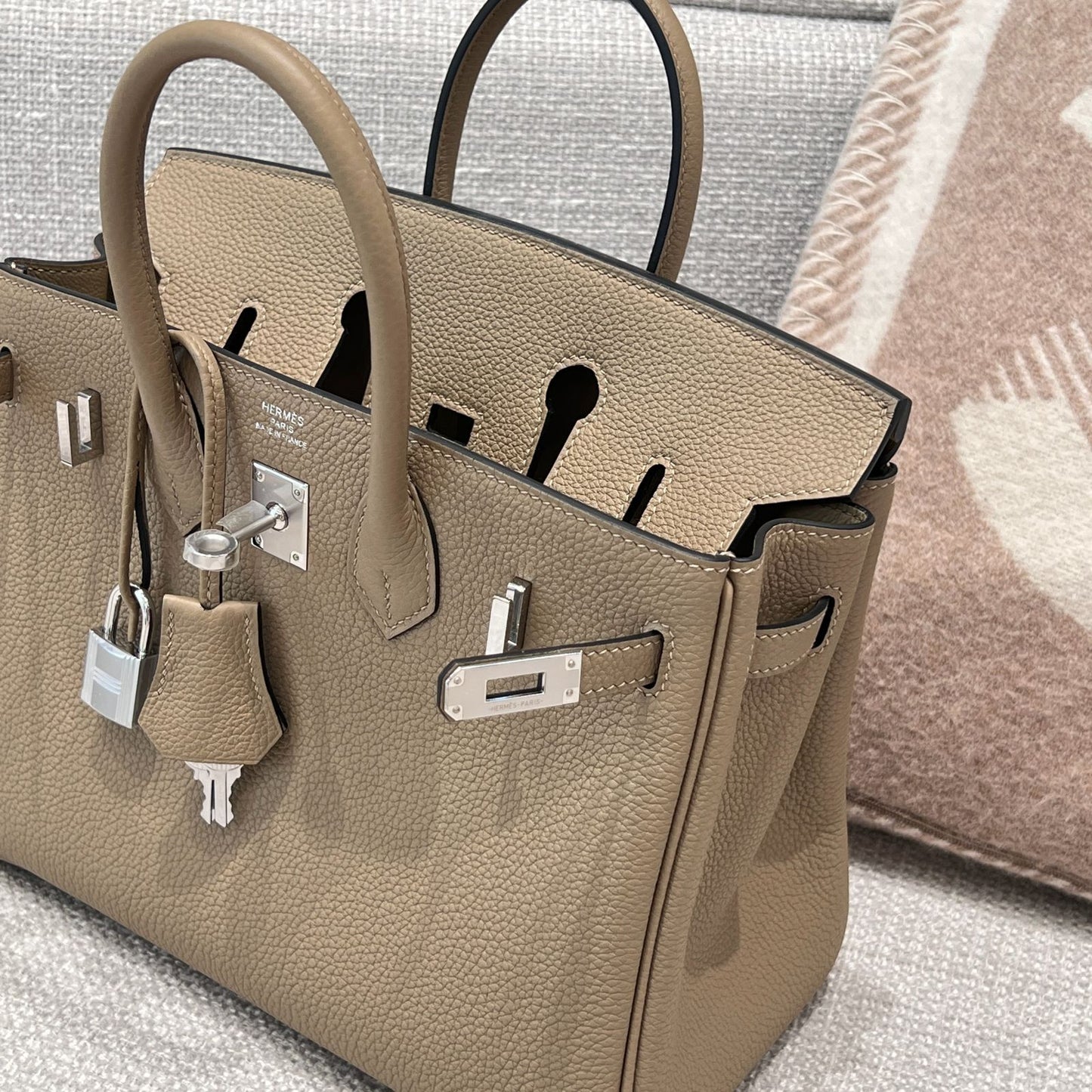 BK 25 Beige Marfa Color Silver Hardware