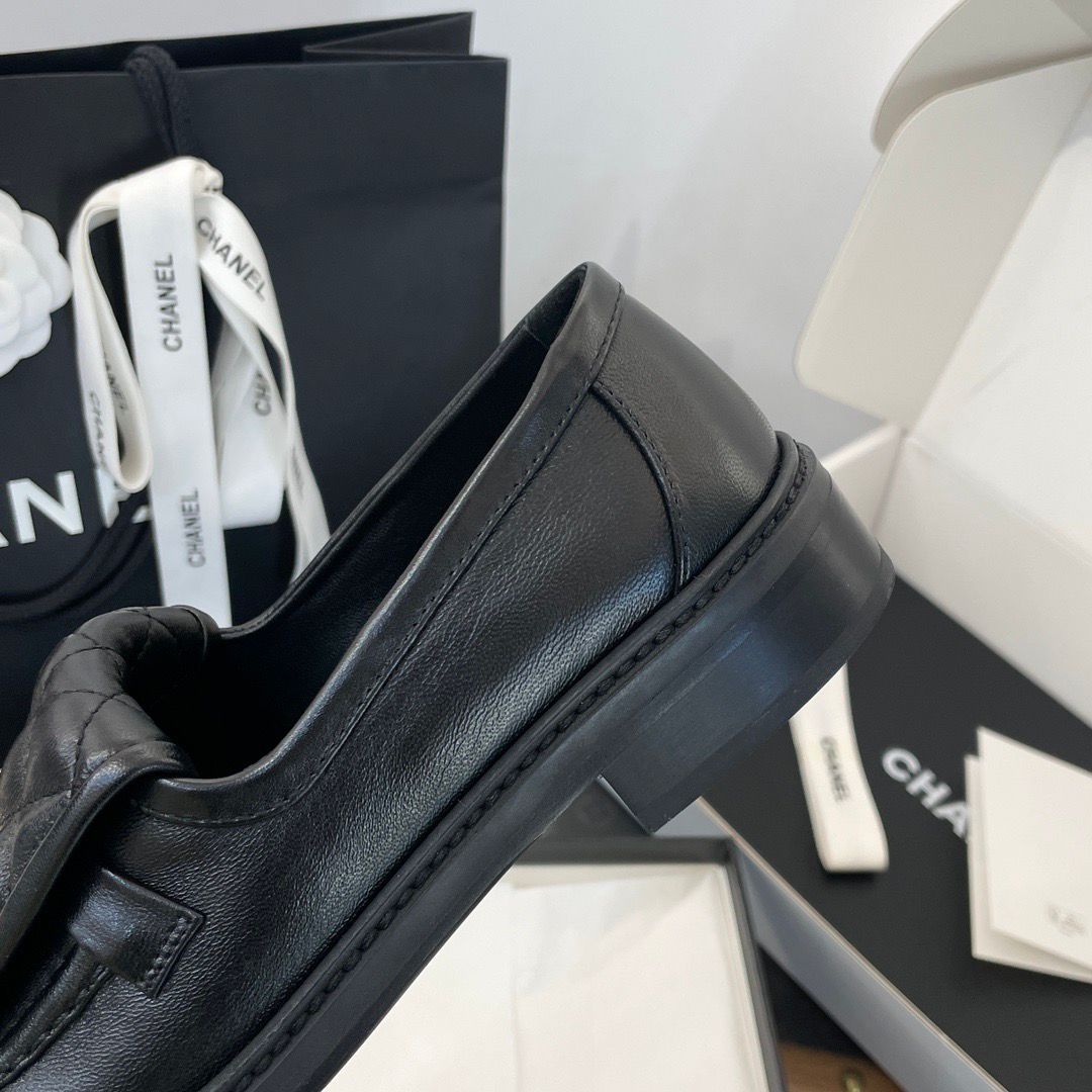 Ch Turnlock loafers