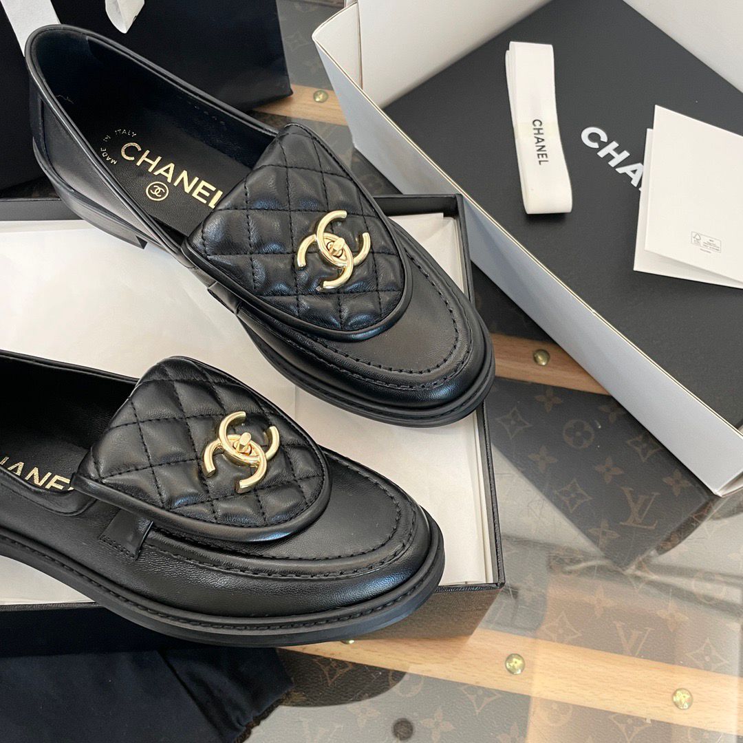 Ch Turnlock loafers