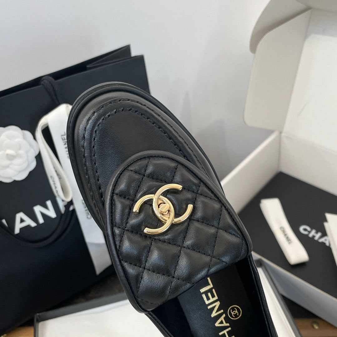 Ch Turnlock loafers