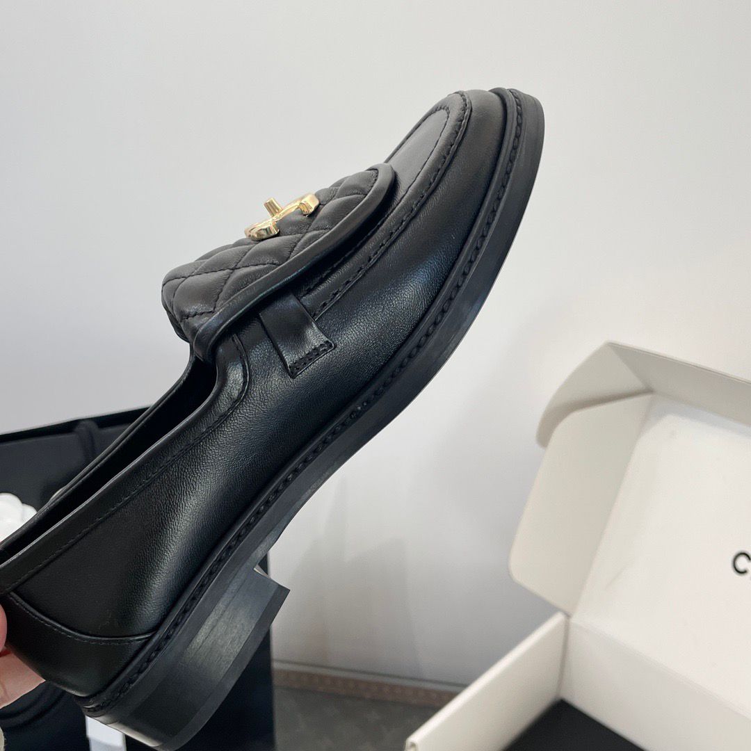Ch Turnlock loafers