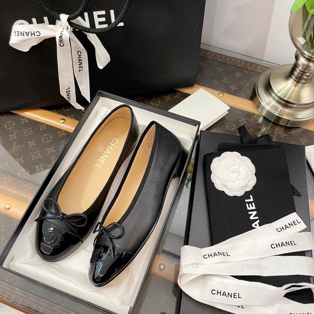 Ch ballerina shiny black