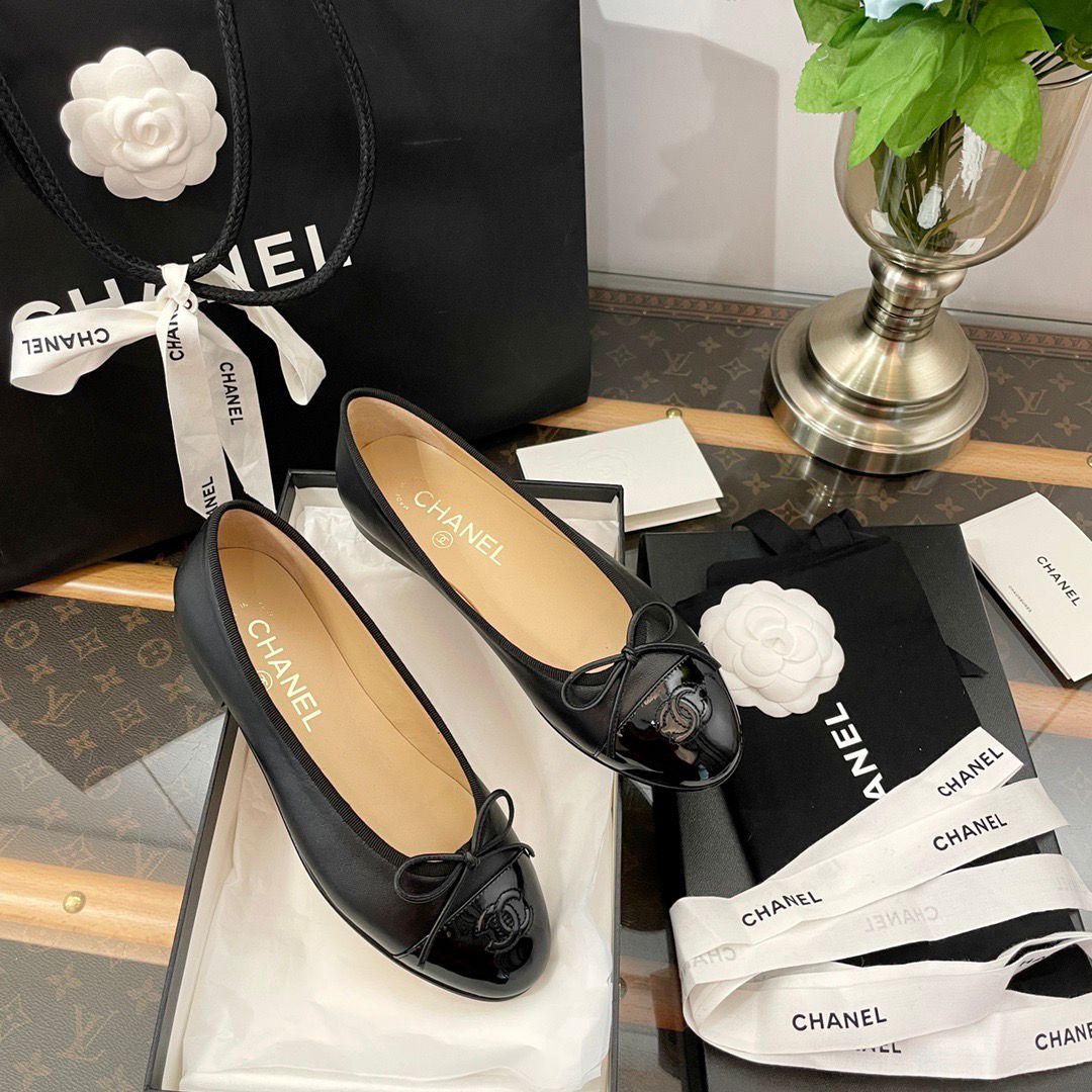 Ch ballerina shiny black