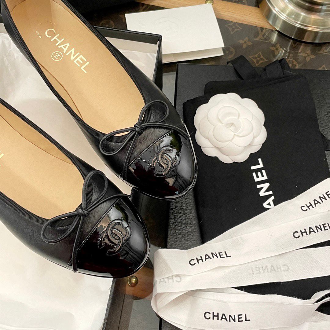 Ch ballerina shiny black