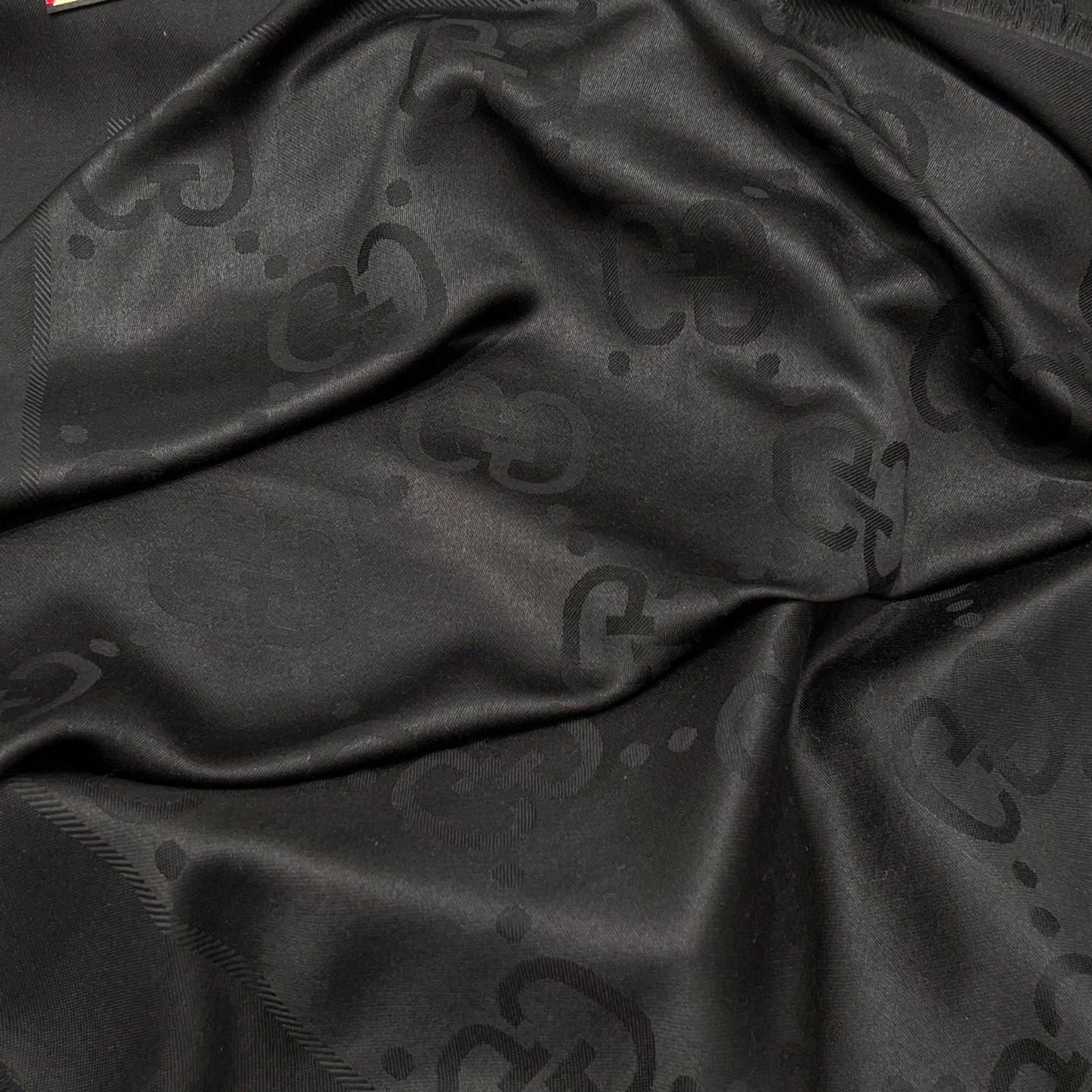 Shall scarf 140 x 140